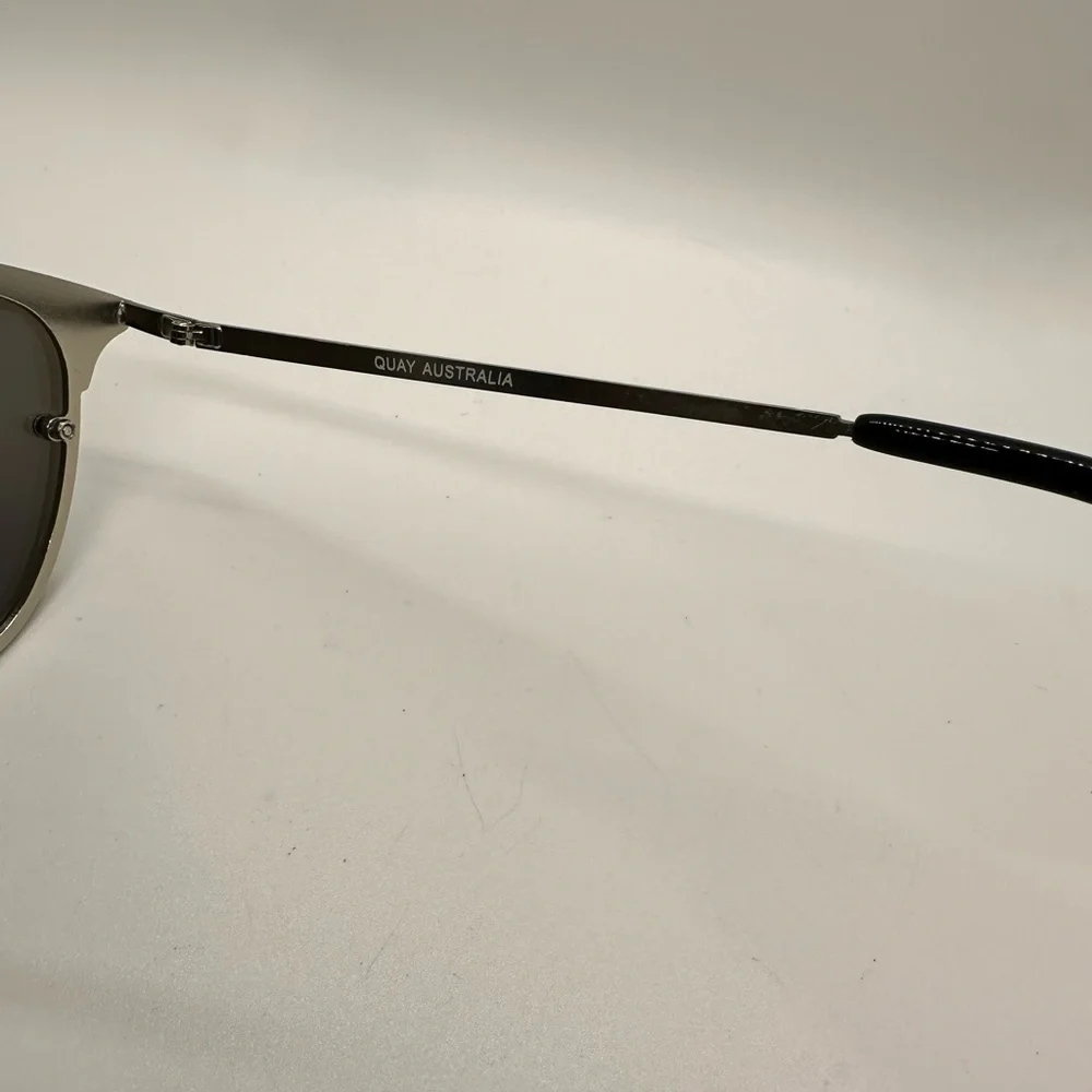 Quay Private Eyes Sunglasses Gunmetal‎ Mirror Lenses with case